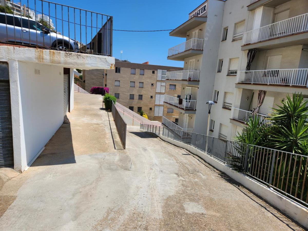 Les Pieds Dans L'Eau, La Tete Dans Les Nuages, Roses Apartment Exterior photo